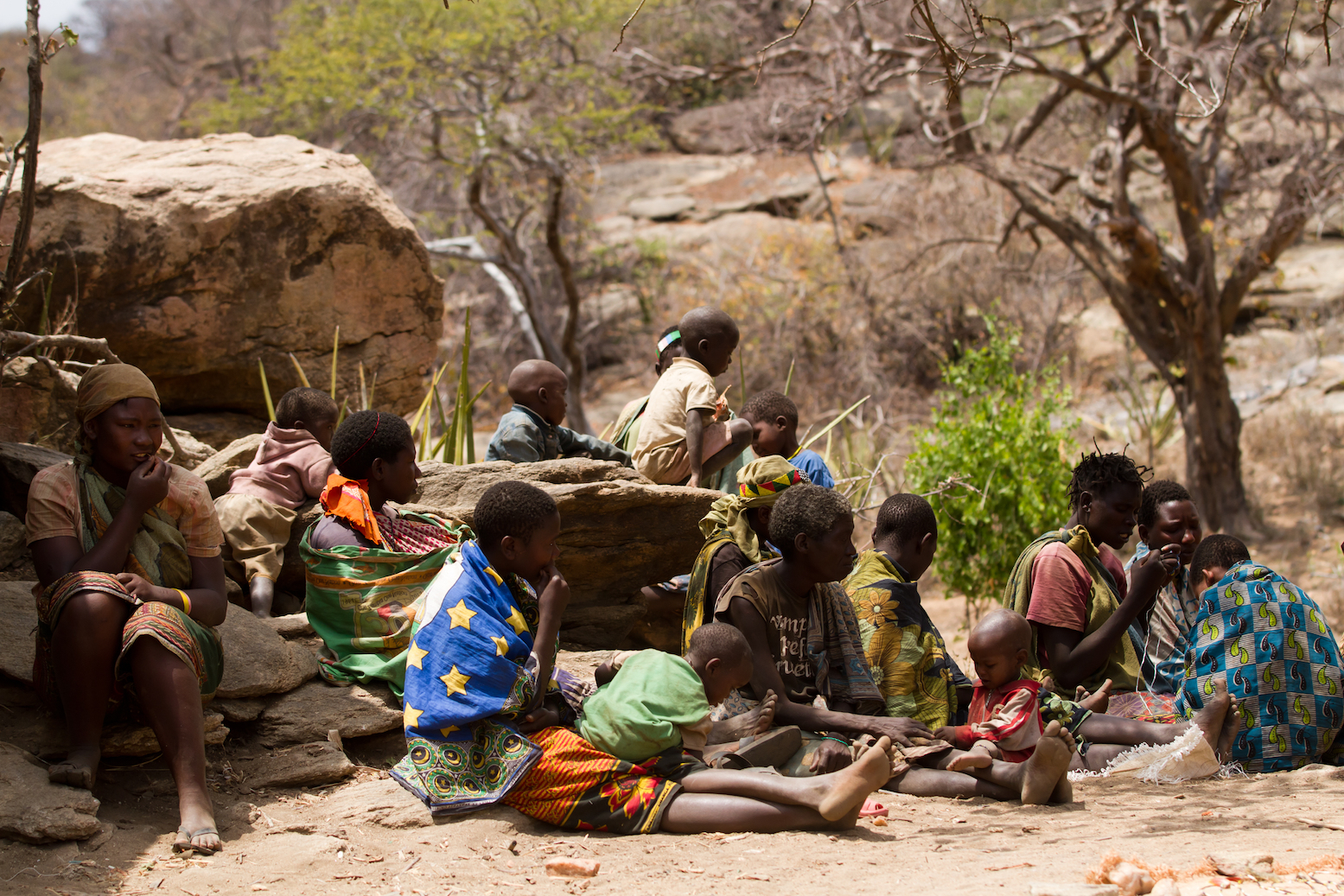 Hunter-gatherers staggered sleep schedules for safety