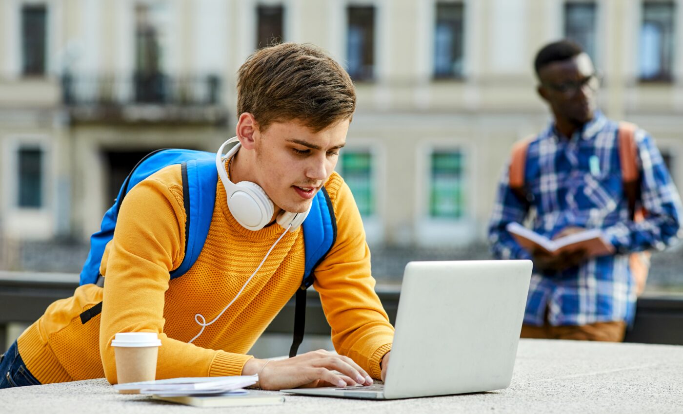 Alarming number of teens can't recognize fake health news