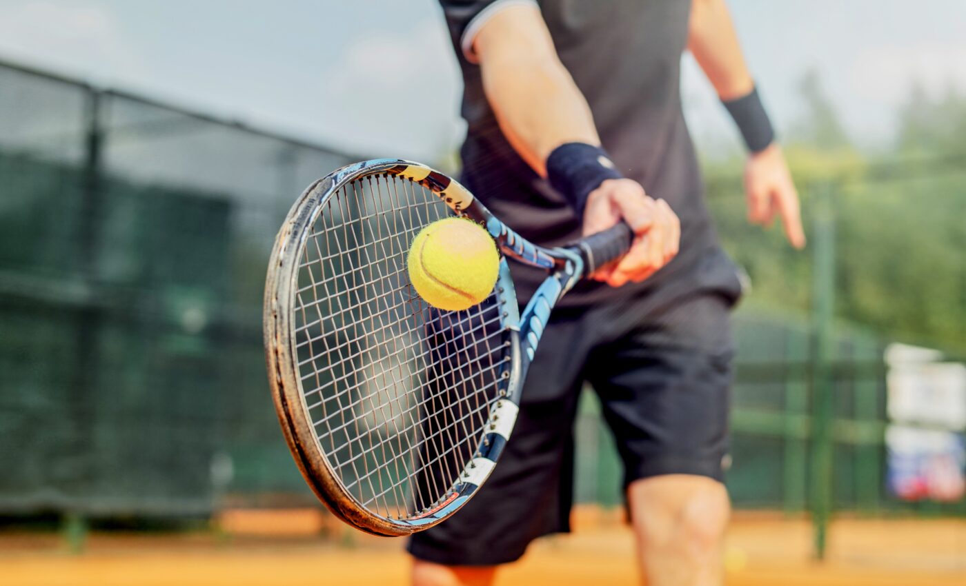 Athletes respond differently to robotic and human opponents