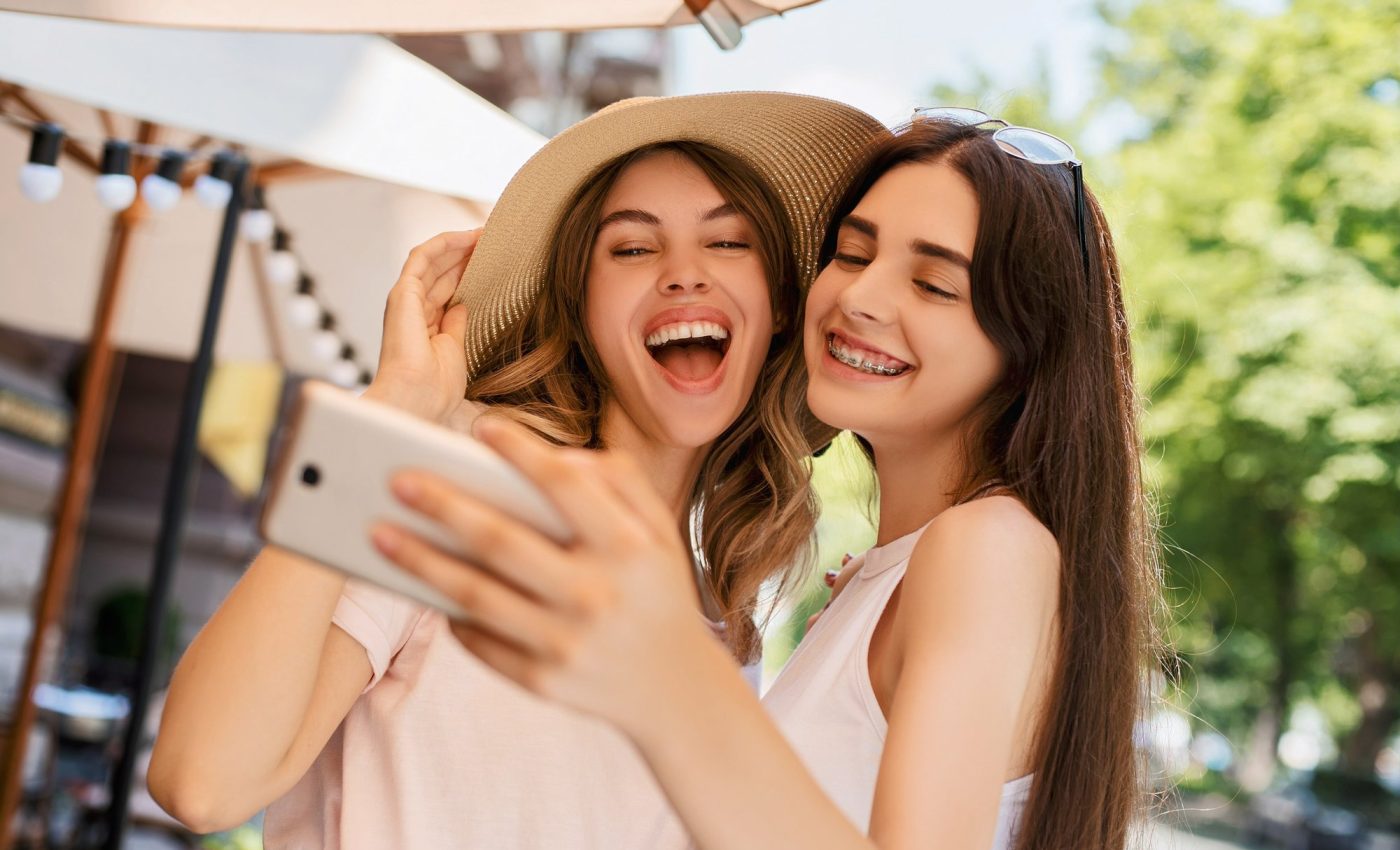 Strong teen friendships build lasting resilience