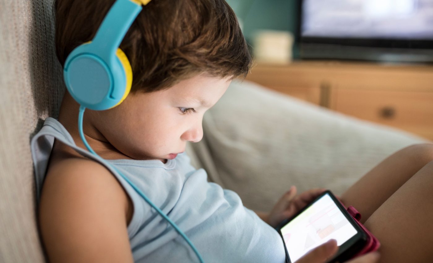 Children under two should not be exposed to TV or screen time