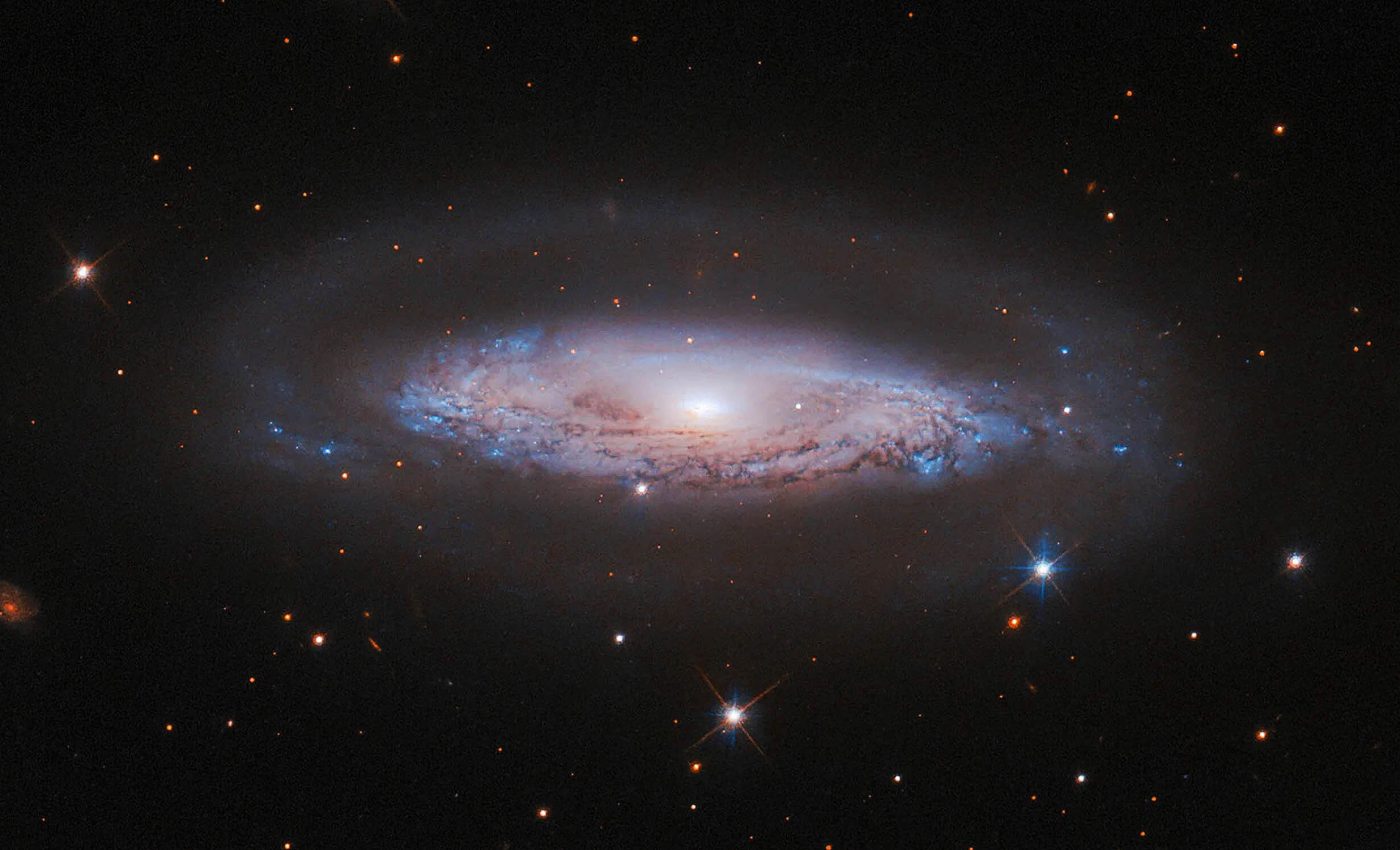 Hubble reveals the supermassive black hole powering IC 4709