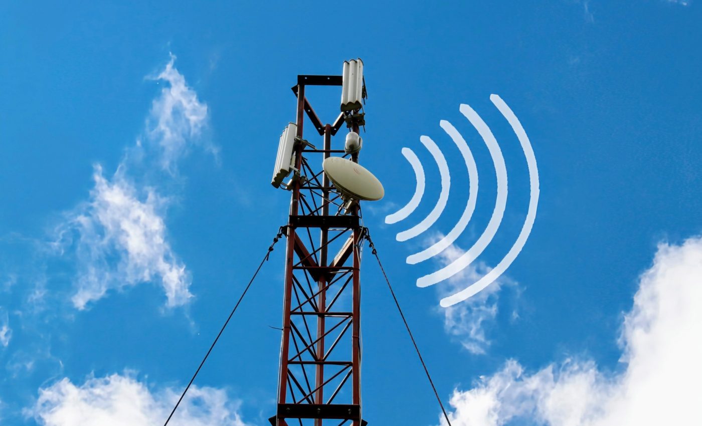 Can cell phone signals help airplanes land safely?